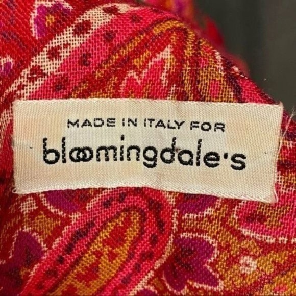 Gorgeous vtg Bloomingdales wool crepe shawl - Picture 6 of 9